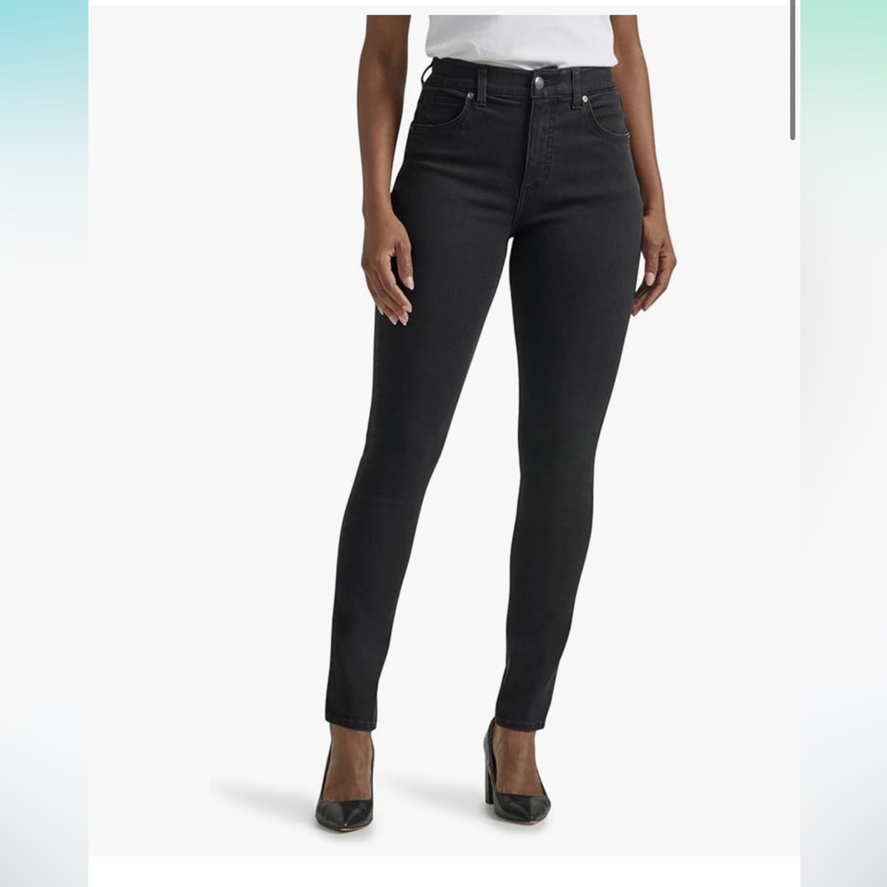 Women’s Classic Black Skinny Jeans